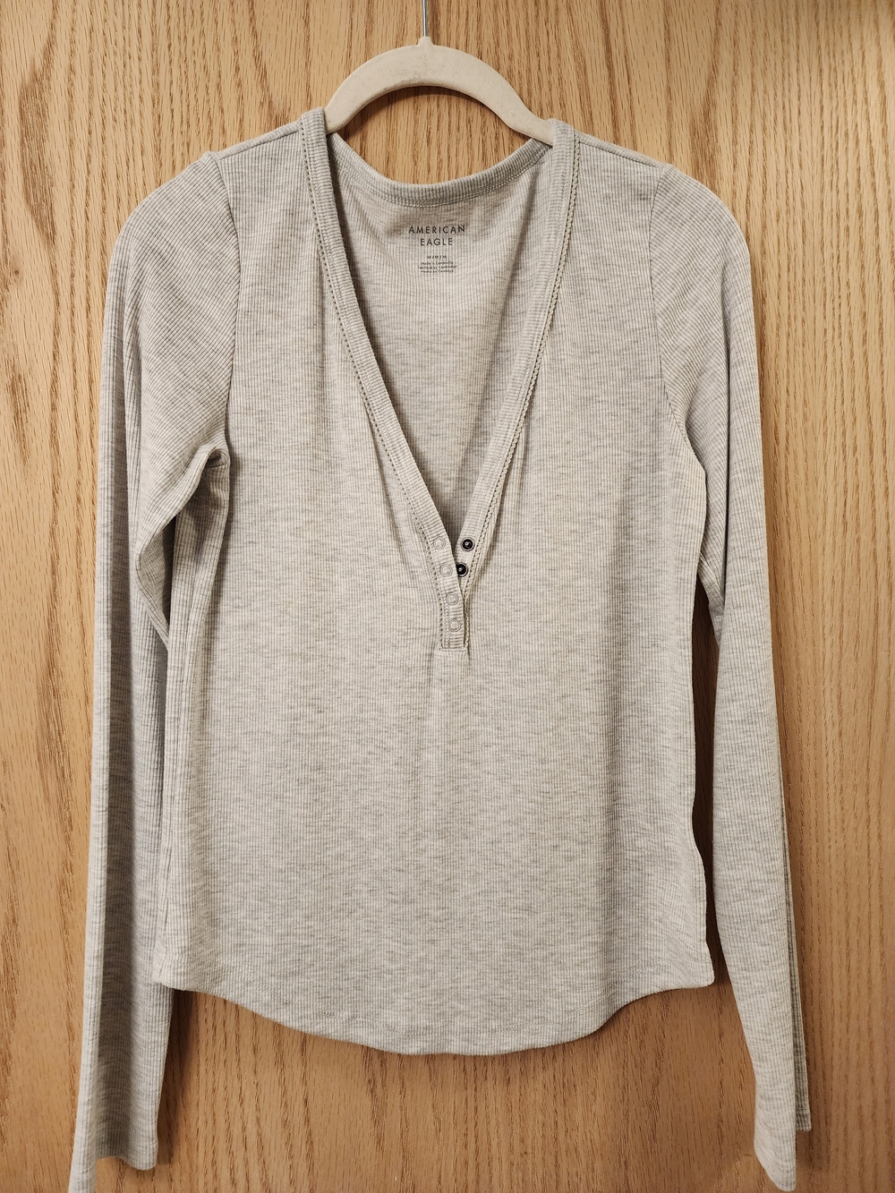 American Eagle Outfitters Light Gray Ribbed Long-Sleeve Henley NWOT